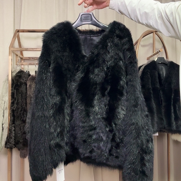 黑色V领托斯卡纳S