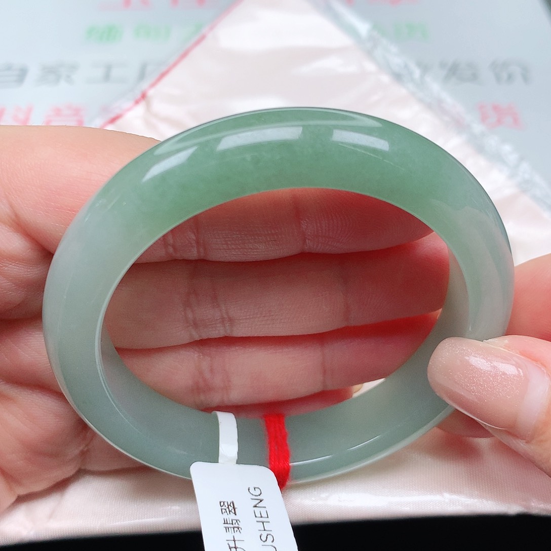 翡翠手镯未镶嵌满色14