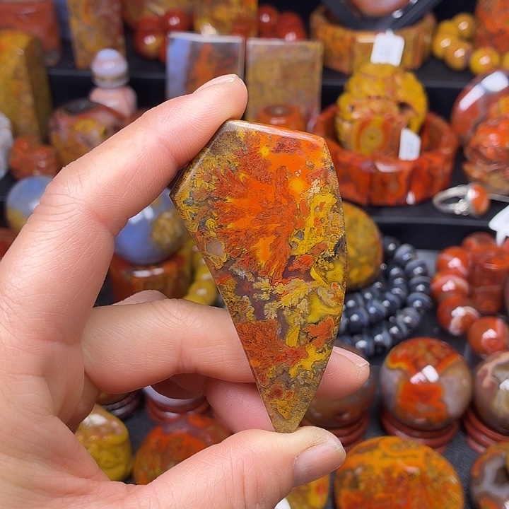 玛瑙/玉髓未镶嵌狼牙挂件