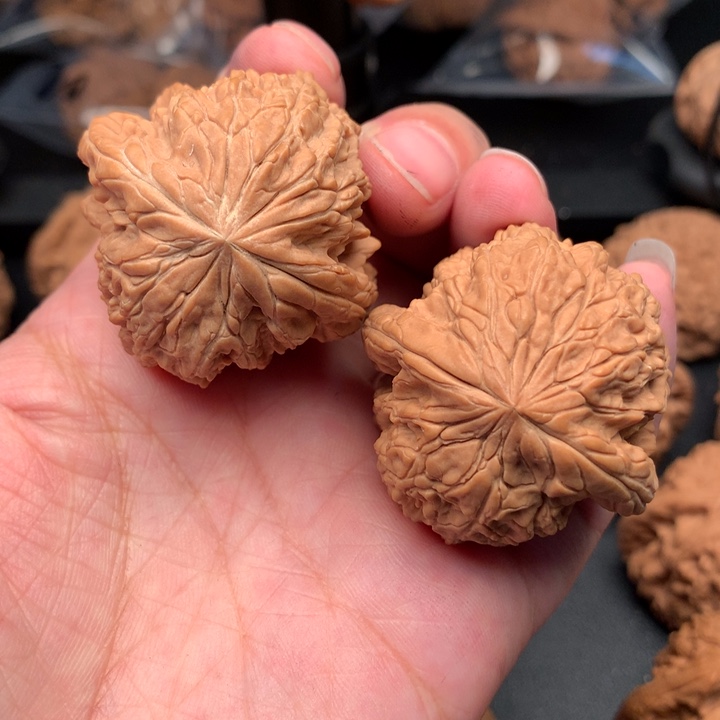 仓***央文玩核桃吊坠狮子头