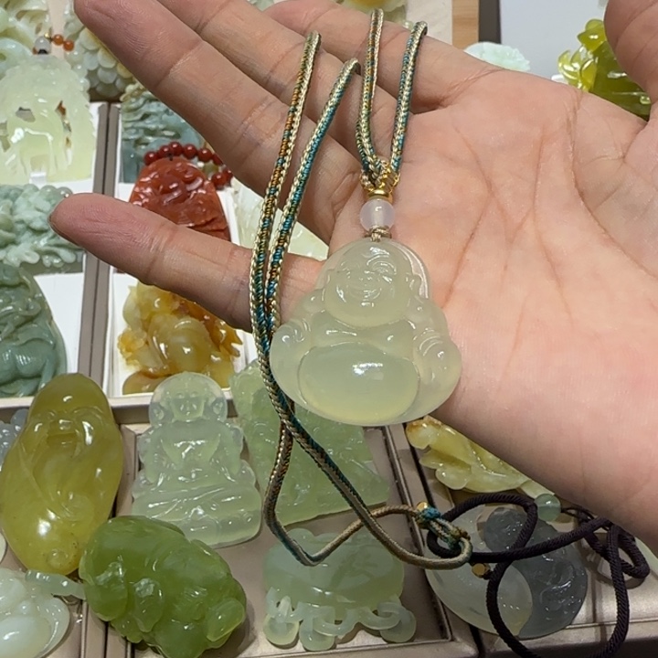 蛇纹石玉吊坠未镶嵌