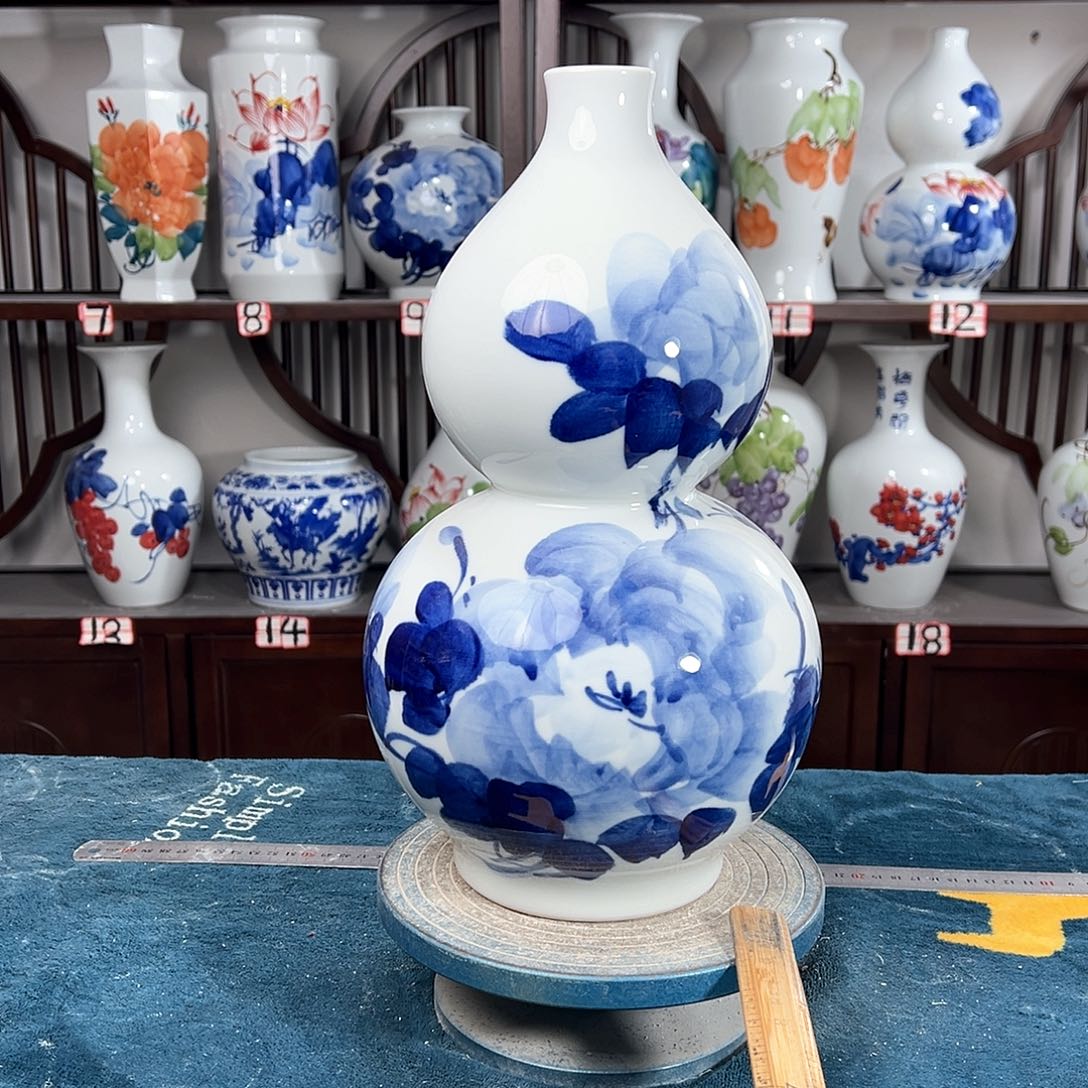 摆件景德镇陶瓷葫青牡
