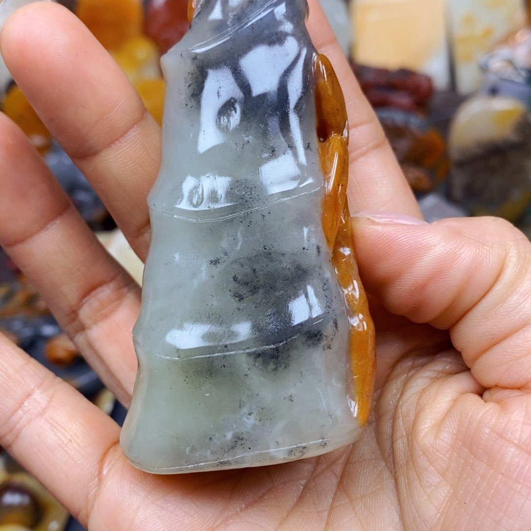 石英质玉（黄龙玉）颈饰未镶嵌