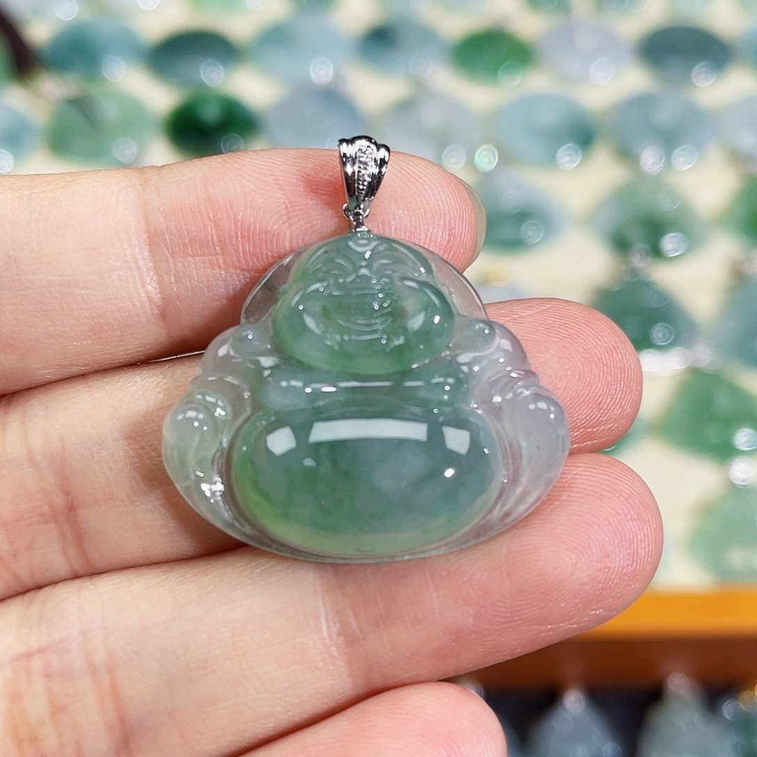 翡翠18K金镶嵌颈饰吊坠