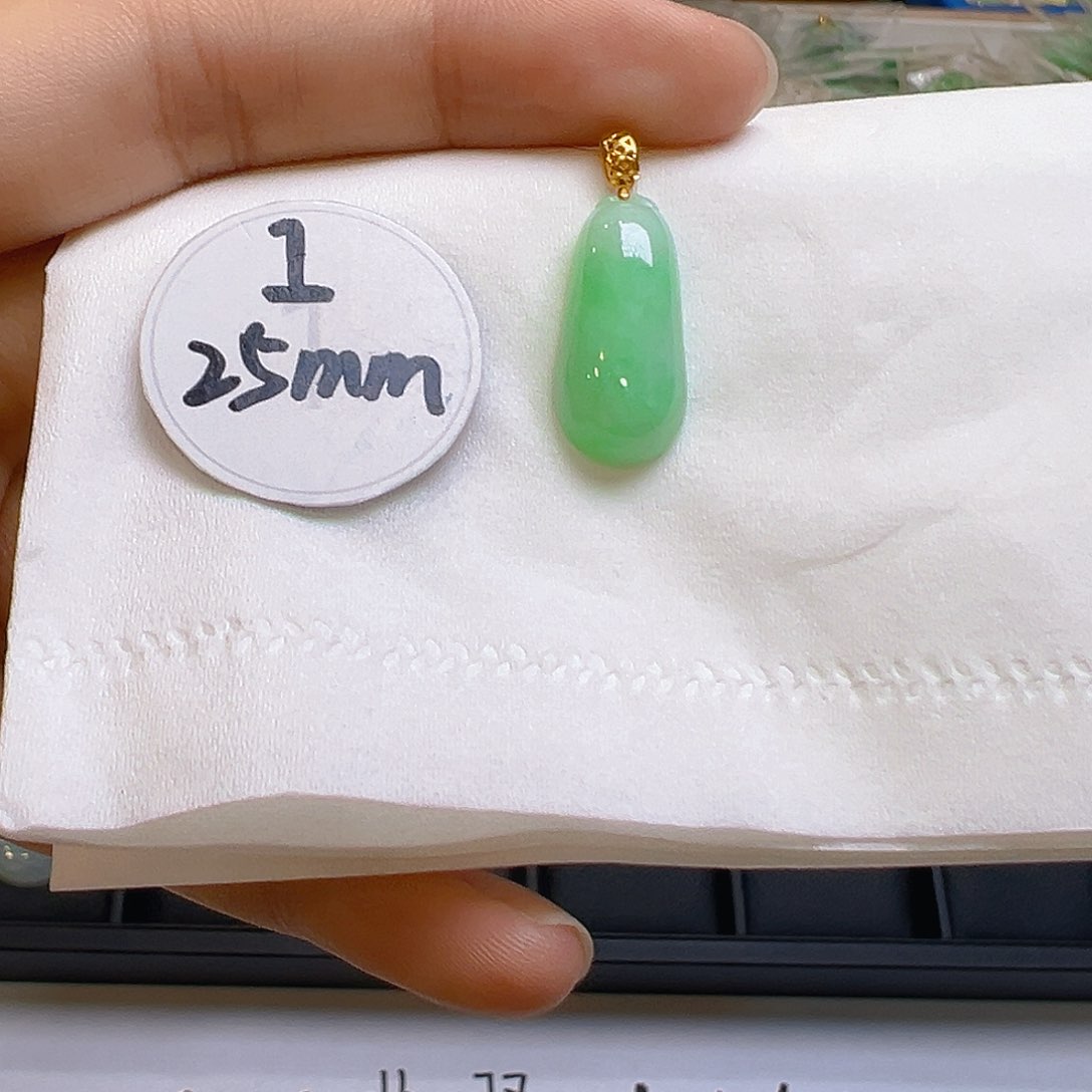 翡翠颈饰18K金镶嵌翡翠