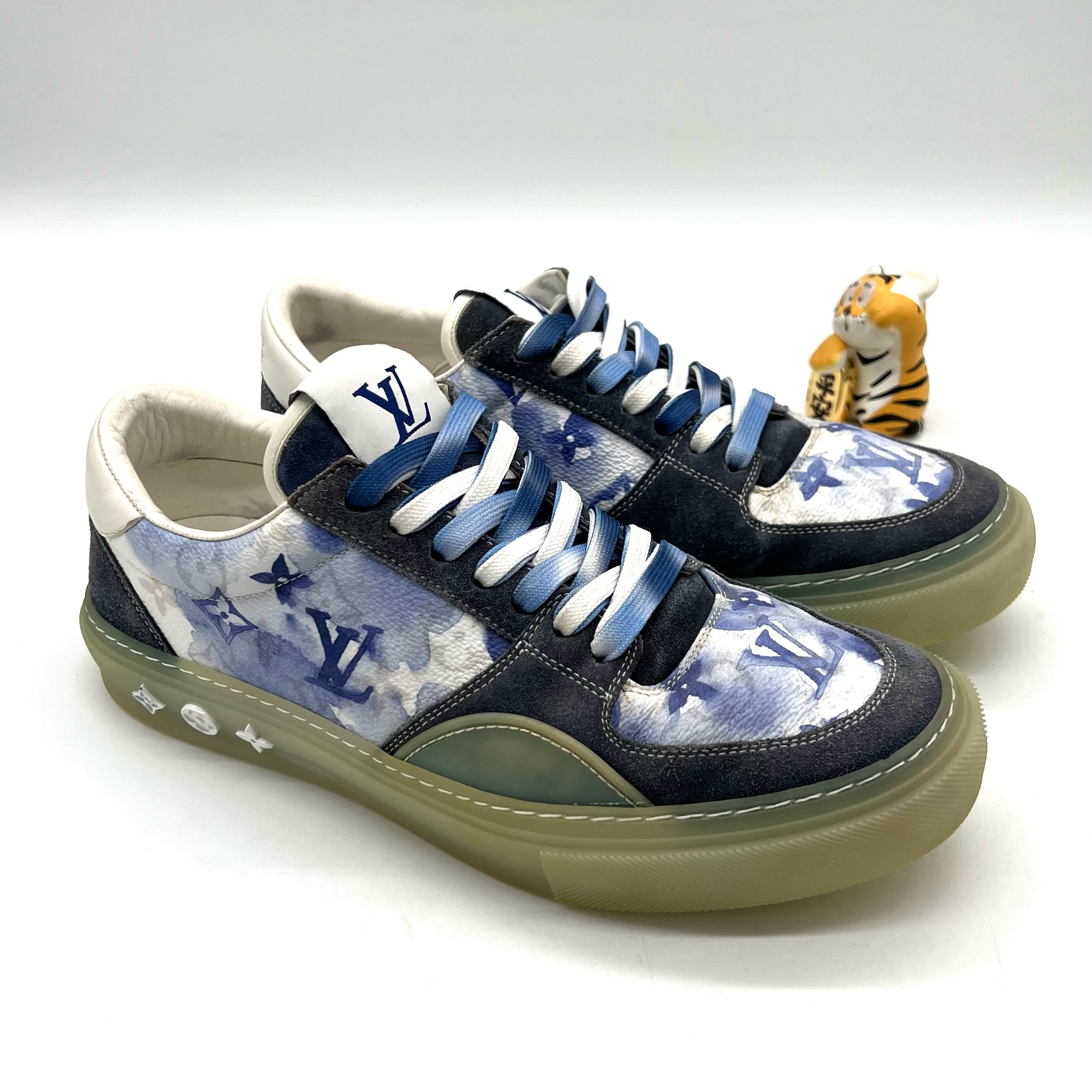 95新 LouisVuitton/路易威登 白灰色 满面老花 水墨扎染板鞋 41码