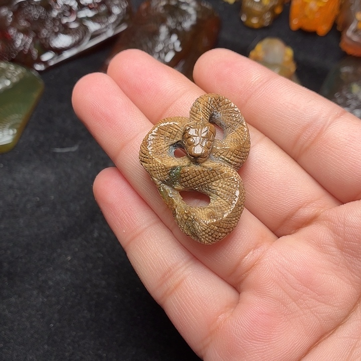 琥珀未镶嵌颈饰179