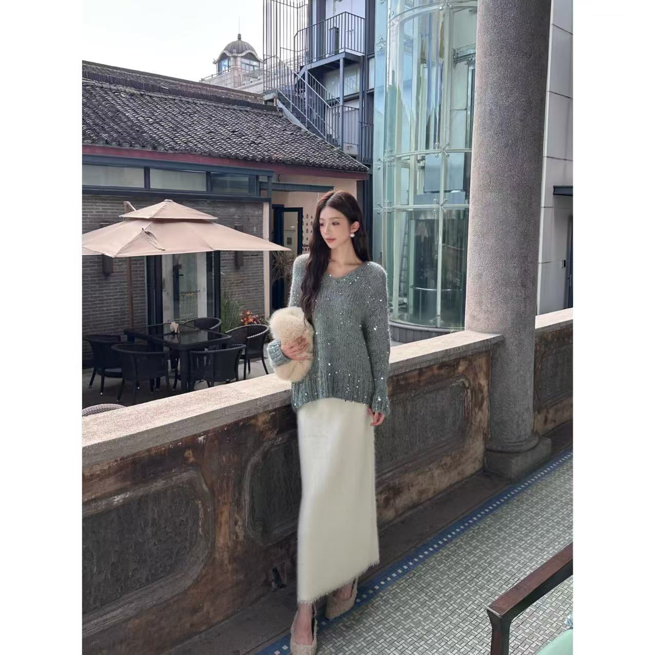 ELEVEN《南屏晚风》法式慵懒风V领重工亮片套头毛衣
