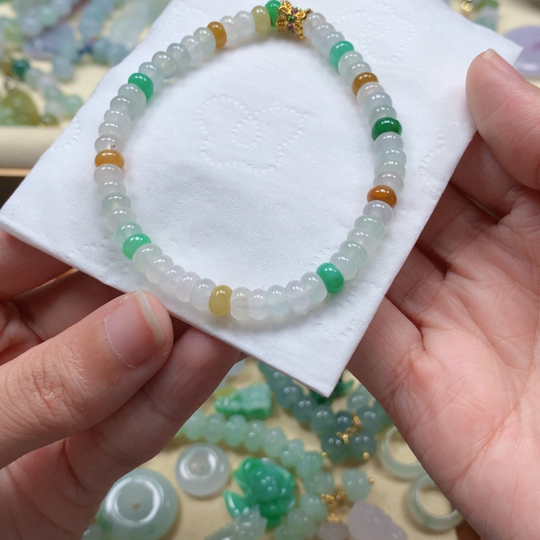 翡翠未镶嵌颈饰是