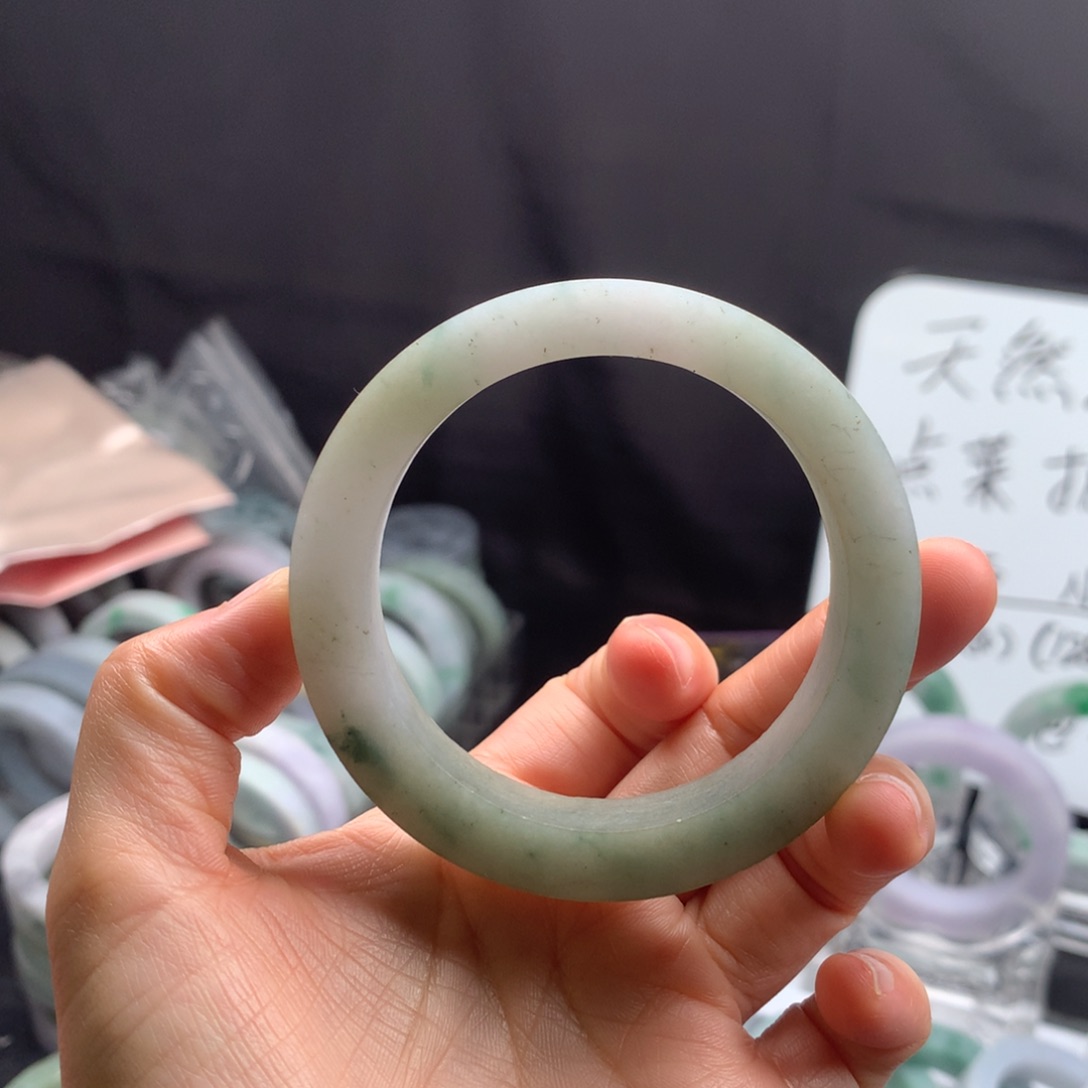 定制翡翠未镶嵌手镯
