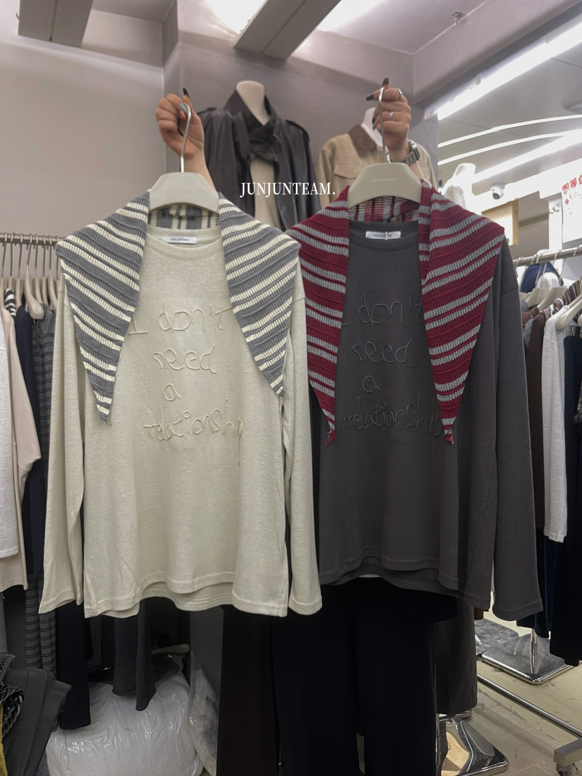 卡麦酱-JUNJUN 条纹披肩打底两件套  890340