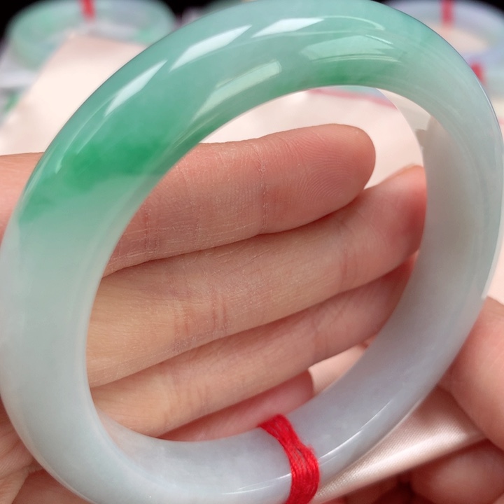 翡翠手镯未镶嵌绿底绿花20号