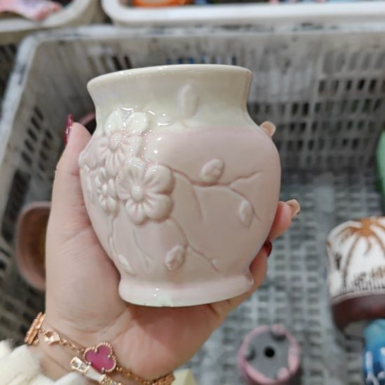 当场拍满15元发货不凑不发，花盆盆口不方不圆有针孔黑点是正常的，