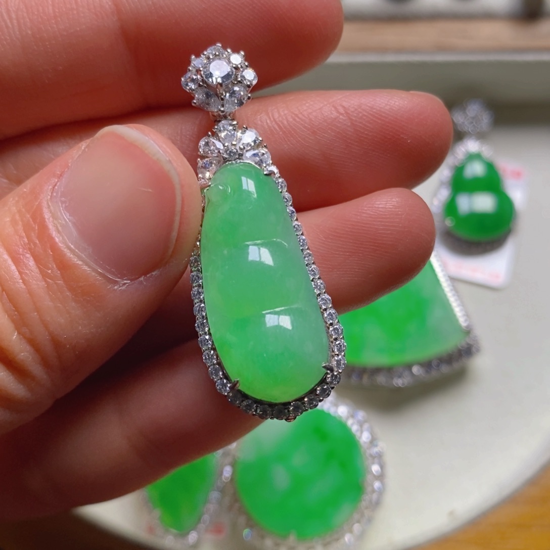 翡翠颈饰银S925镶嵌福豆吊坠