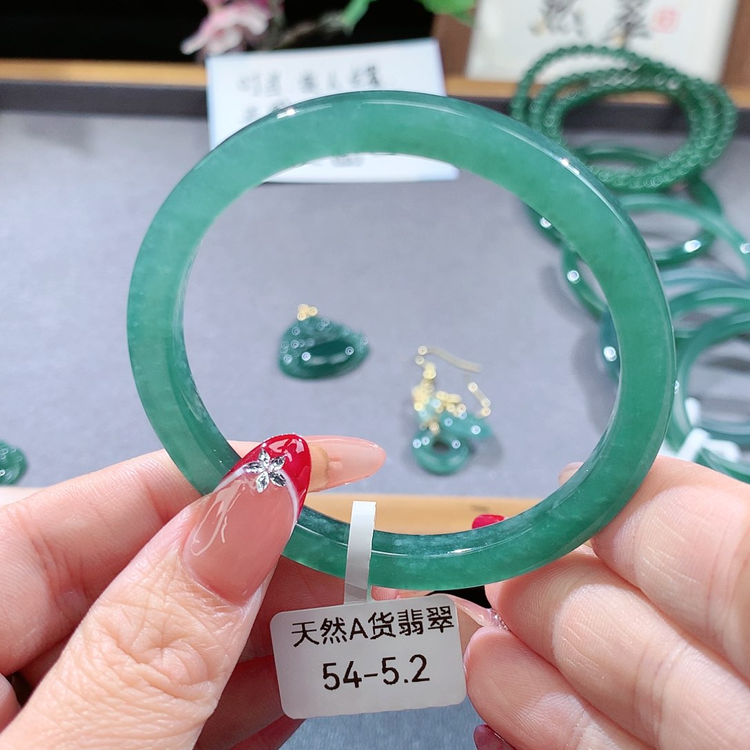 翡翠手镯（圆镯）未镶嵌