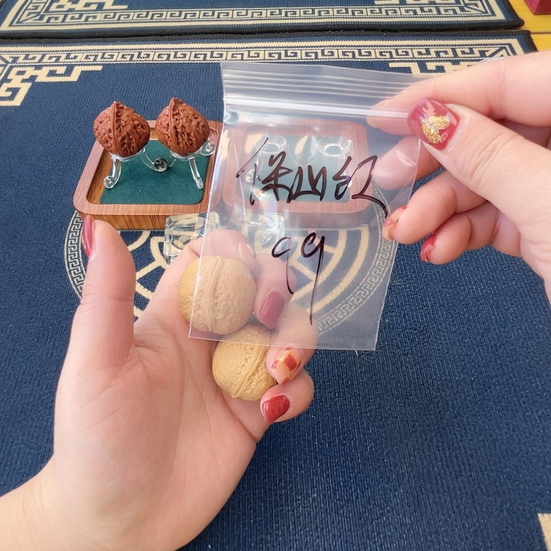 文玩核桃把件玛瑙红