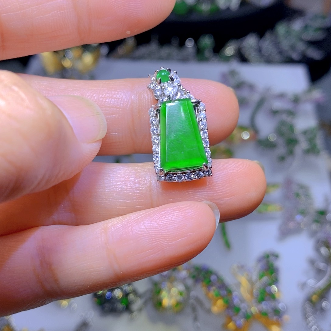 翡翠颈饰银S925镶嵌天然翡翠