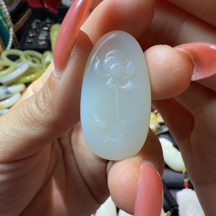 和田玉（白玉）颈饰未镶嵌米达，有个小坑