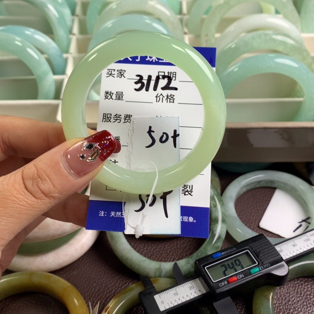 蛇纹石玉手镯未镶嵌3112