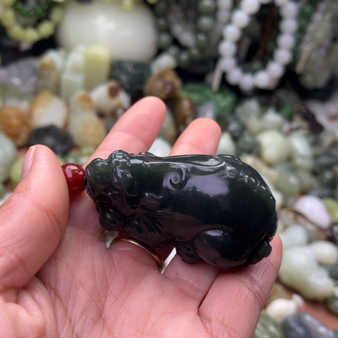 和田玉未镶嵌把件