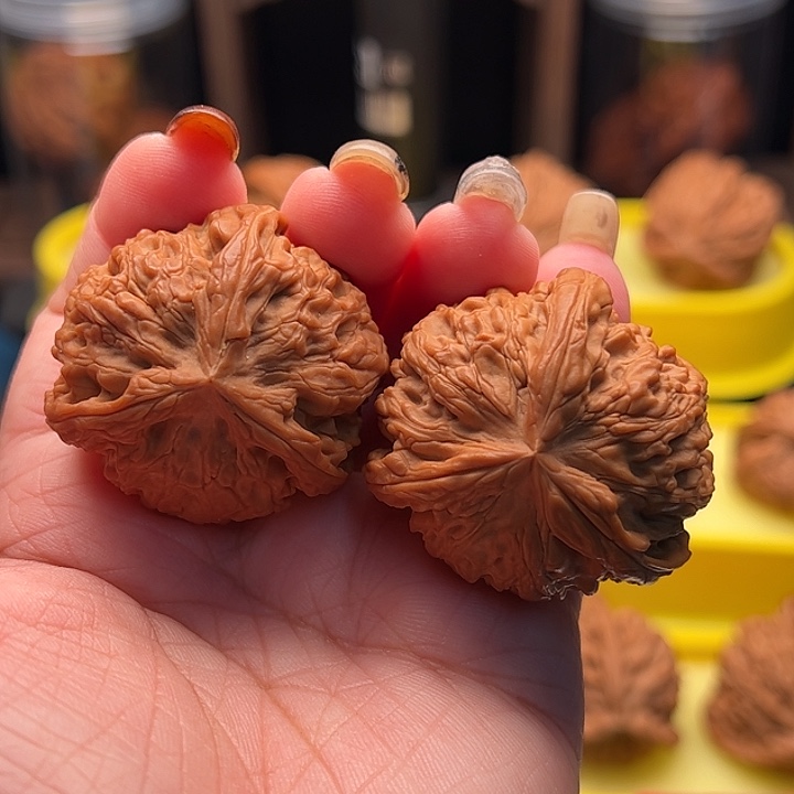 文玩核桃吊坠凤凰台三棱 