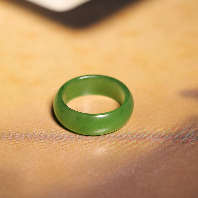  顽石阁新疆和田玉籽料碧玉浓阳绿戒指戒圈内径16.5mm
