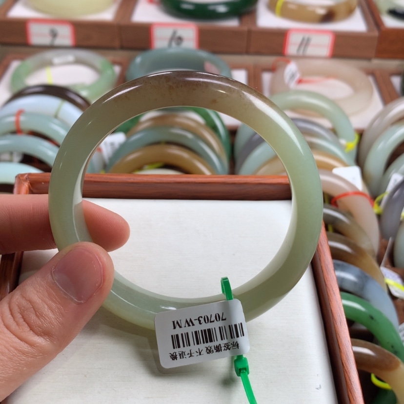 【闪购商品】和田玉手镯未镶嵌58