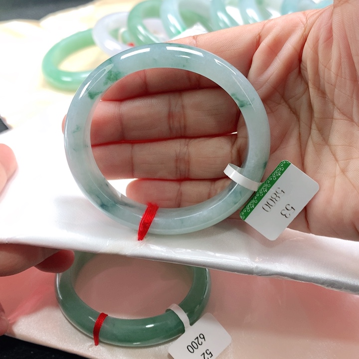 翡翠手镯未镶嵌53525253