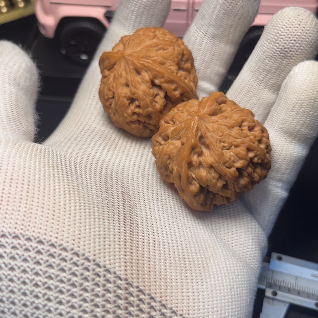 晨***宇吊坠文玩核桃据健健康康了