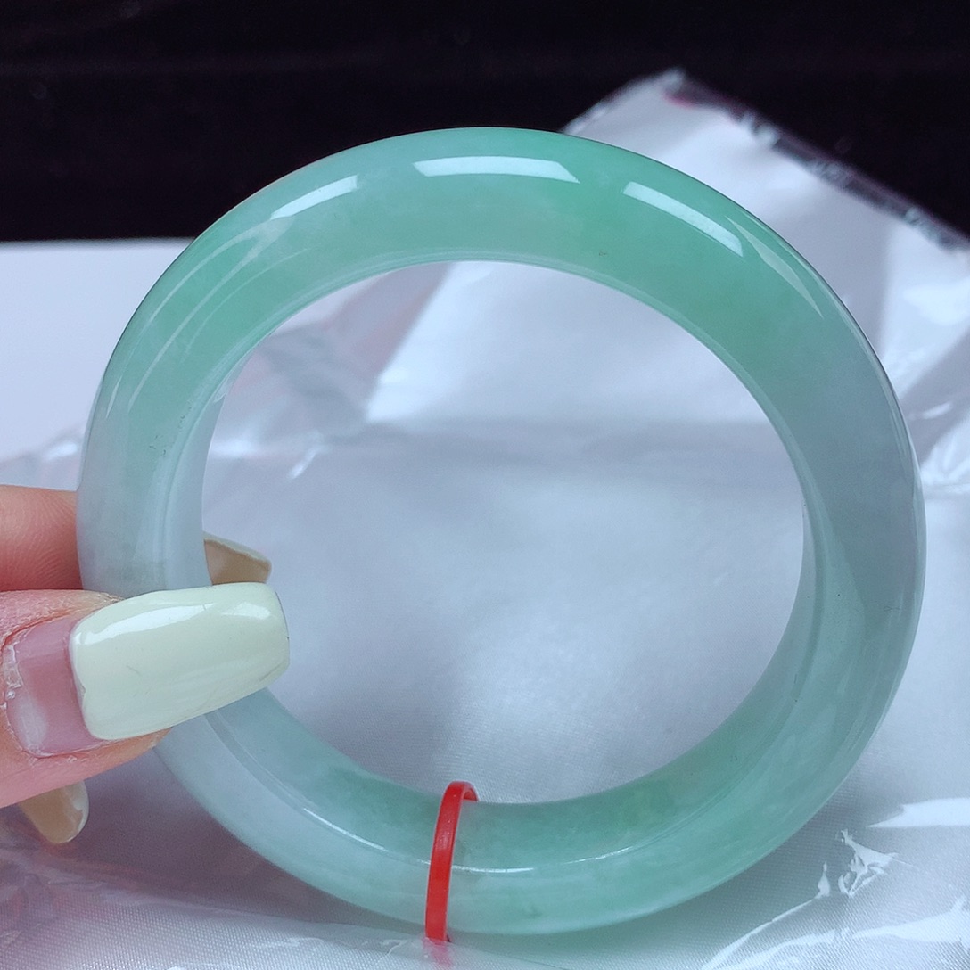 翡翠手镯未镶嵌55圈