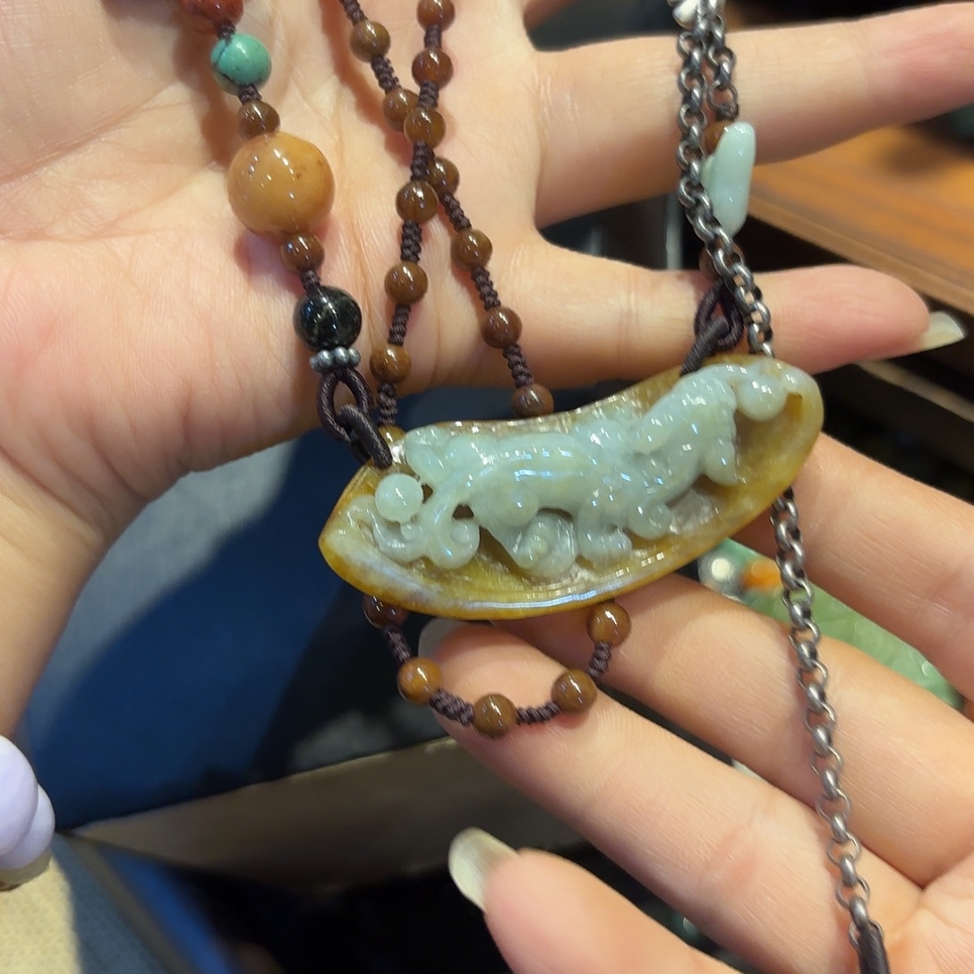 翡翠未镶嵌颈饰我