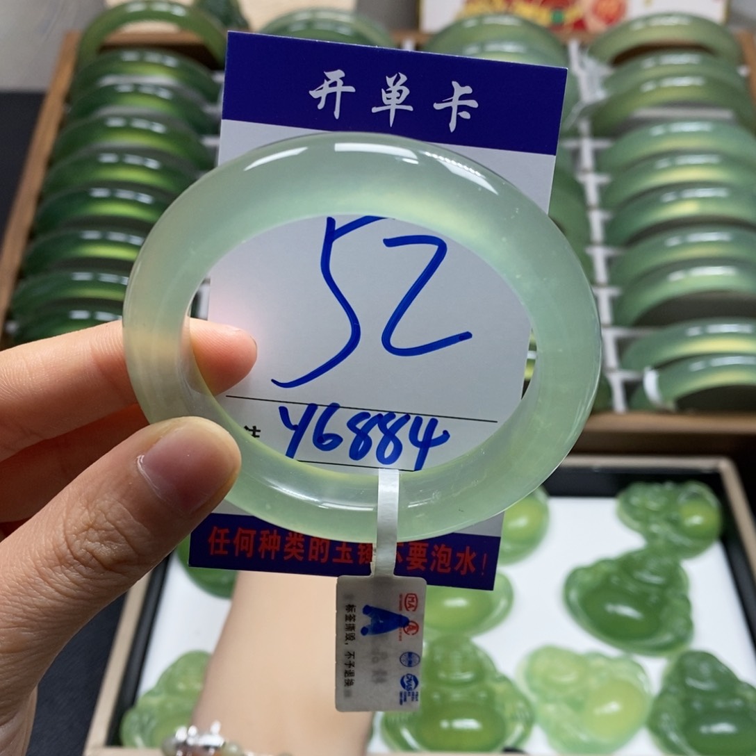 蛇纹石玉手镯未镶嵌骄***泥