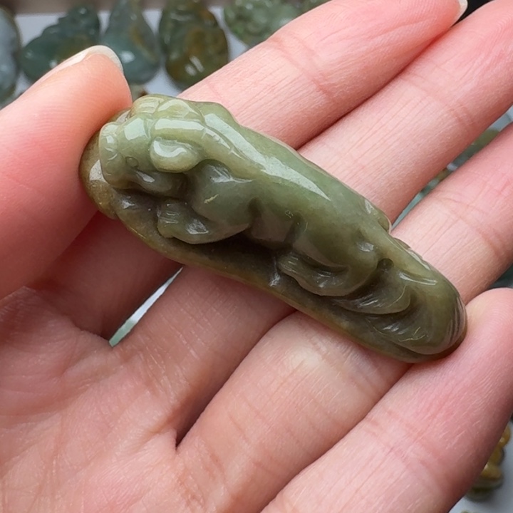 翡翠未镶嵌颈饰貔貅