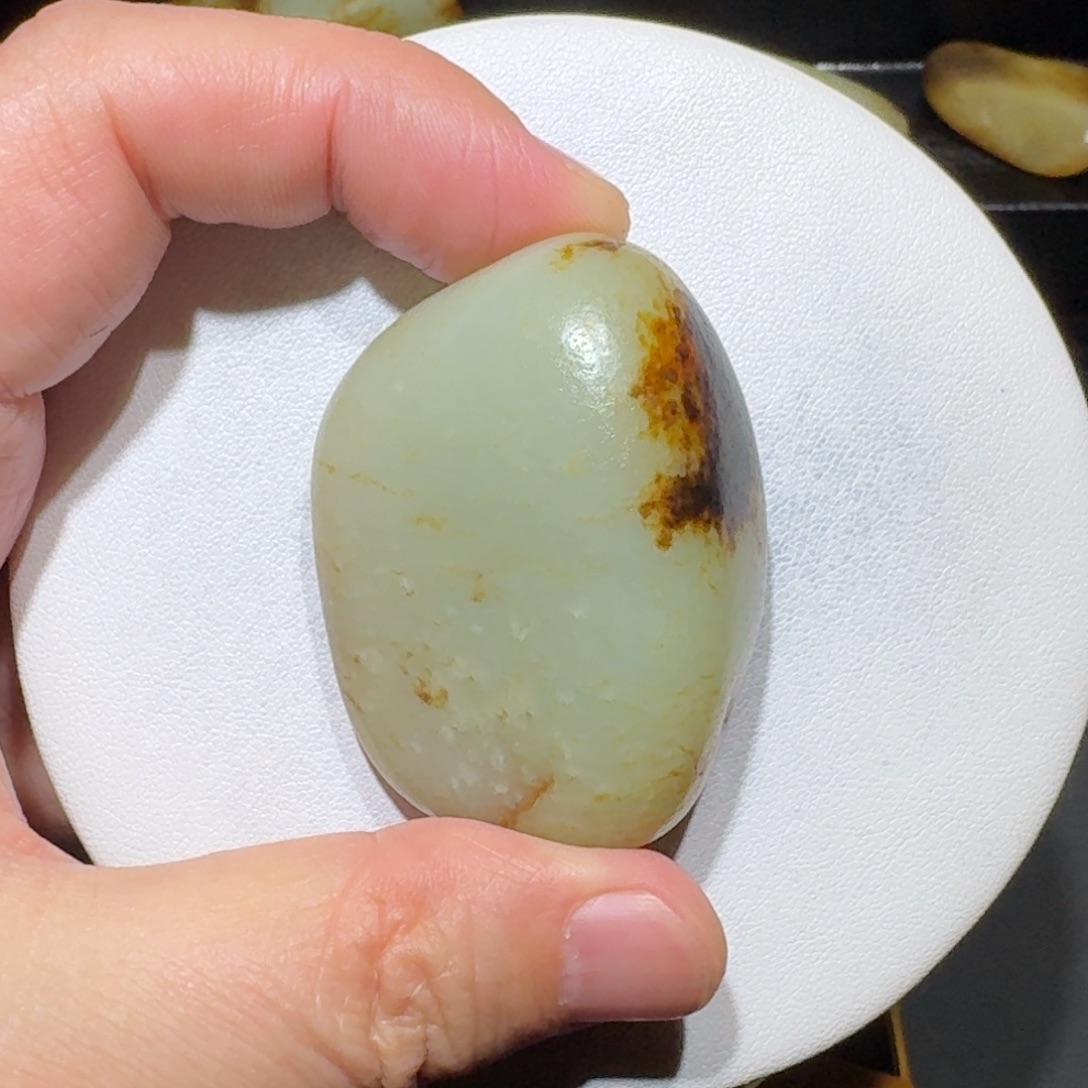 落***定和田玉未镶嵌颈饰