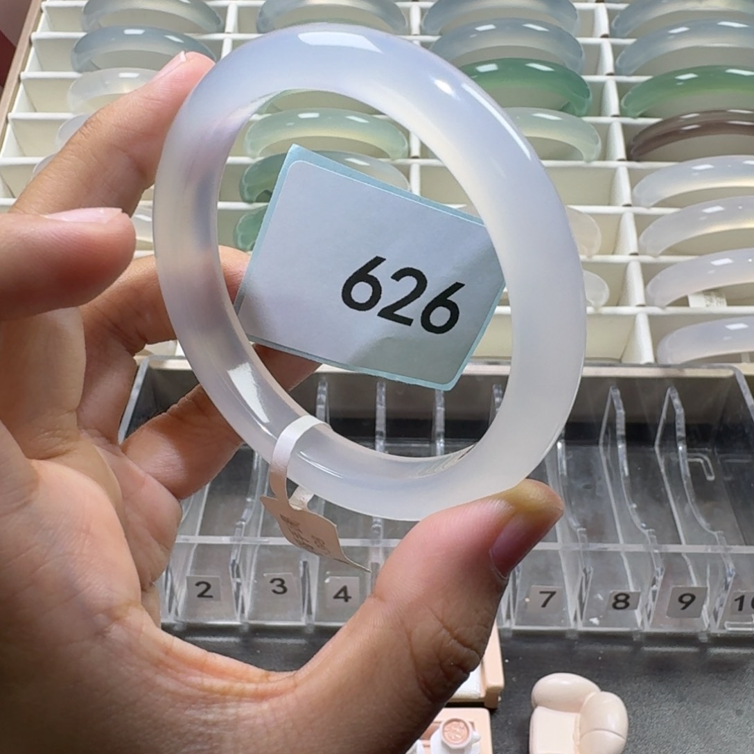 灵***泽玛瑙/玉髓手镯未镶嵌626