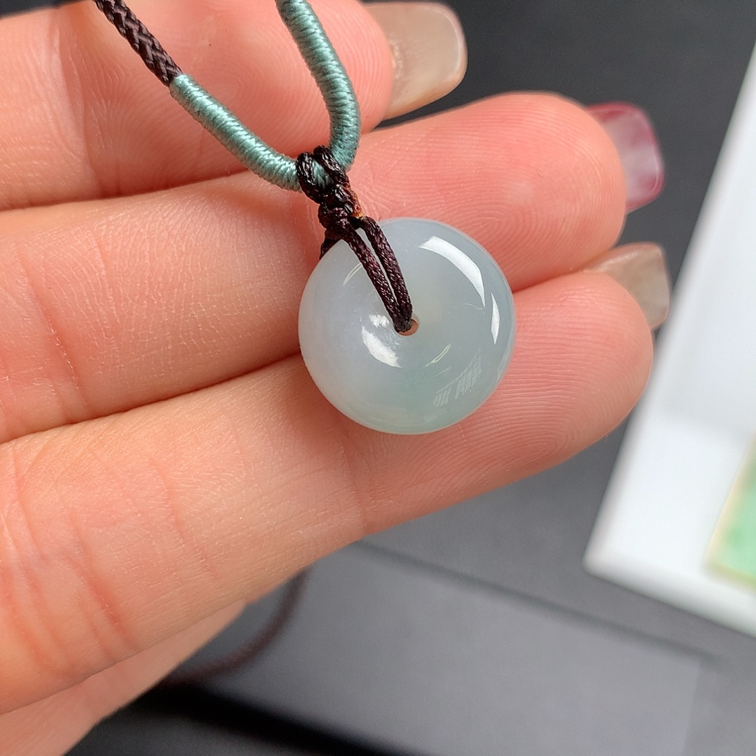 翡翠未镶嵌颈饰平安扣