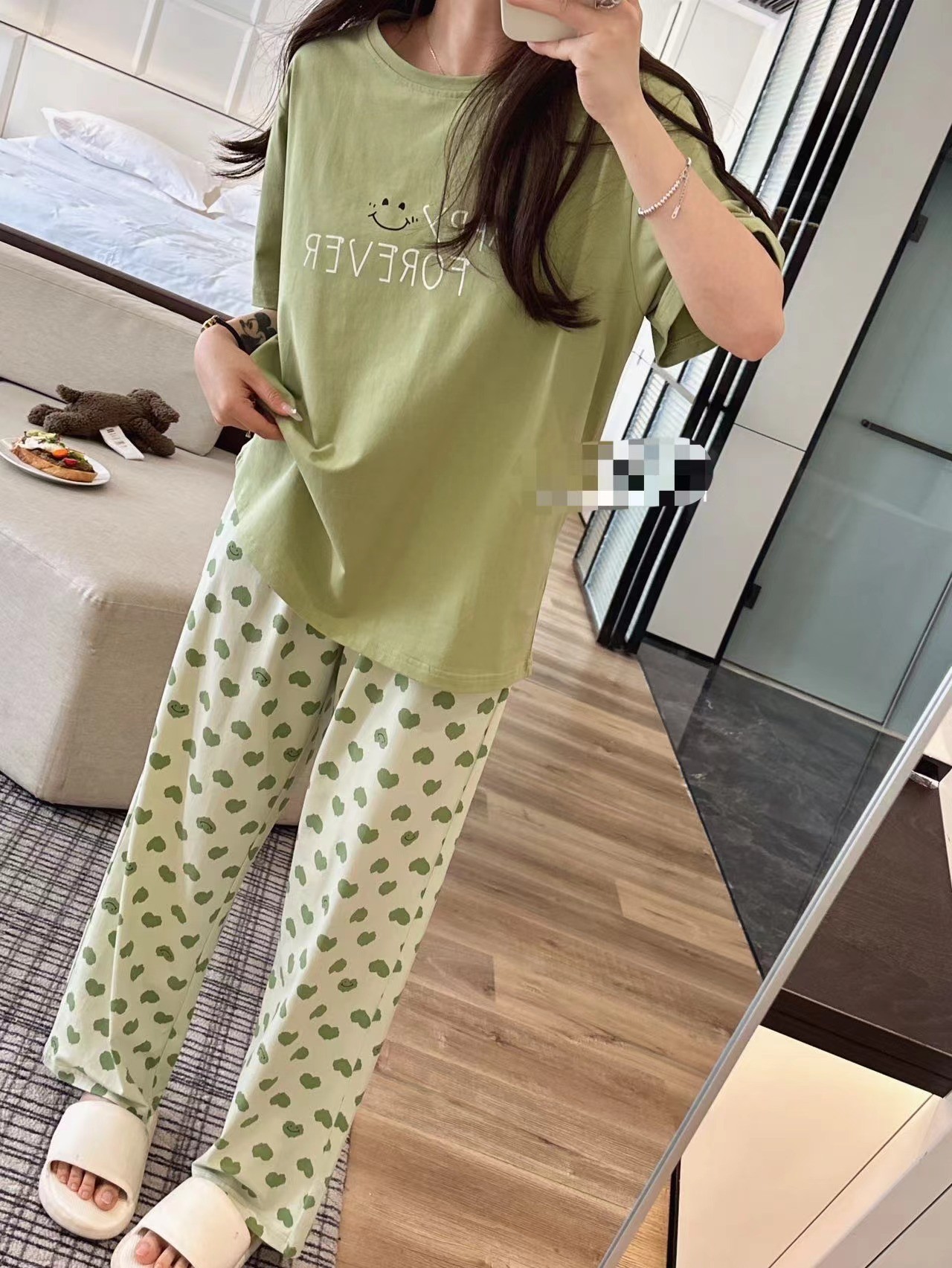 A0049-【敏敏大牌折扣女装】-敏敏严选精品 爱心笑脸套装-XY2404