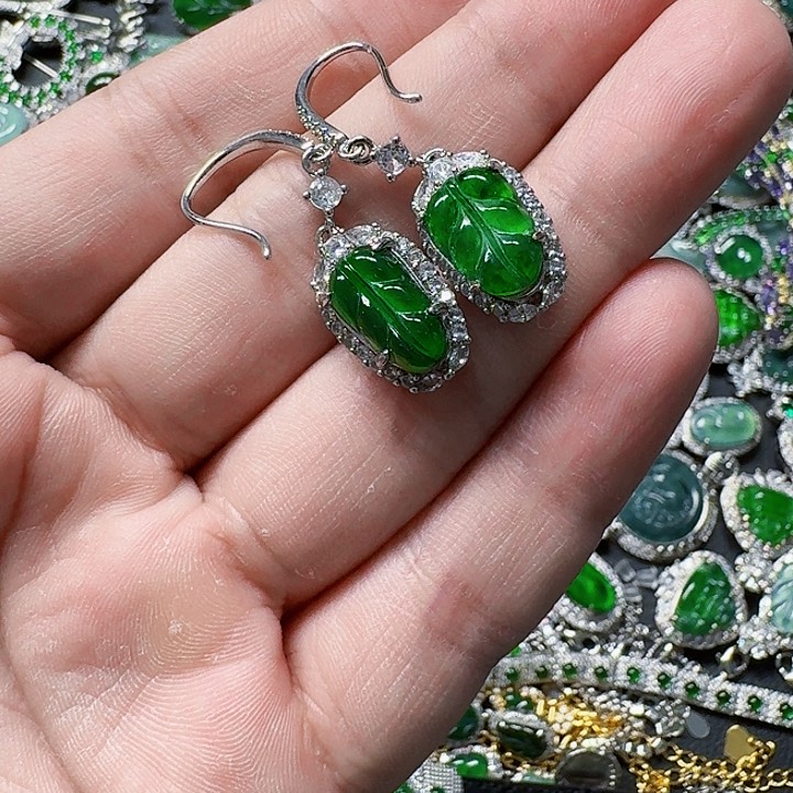 翡翠颈饰未镶嵌天然A货翡翠放漏