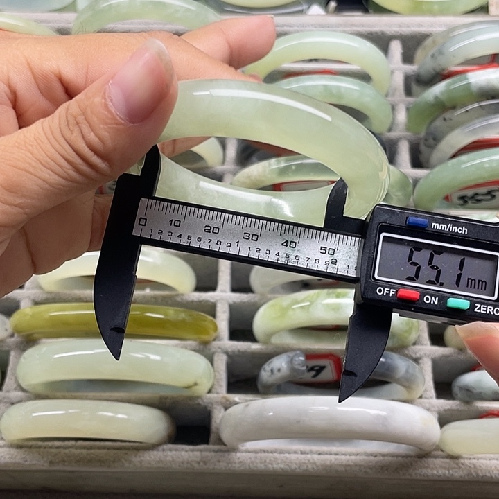 蛇纹石玉未镶嵌手镯341