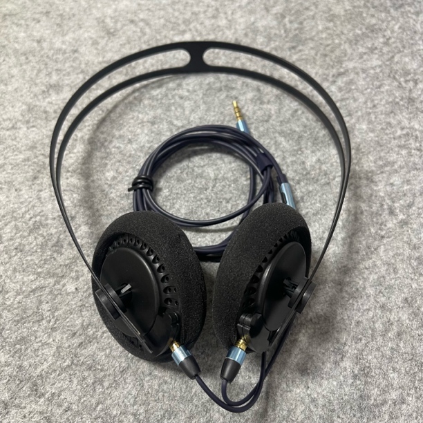 99新  千元级别大牌原装50mm喇叭有线复古发烧HiFi重低音哈曼音效