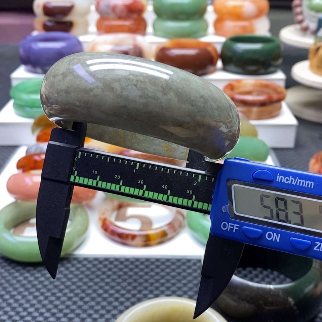 石英质玉未镶嵌手镯