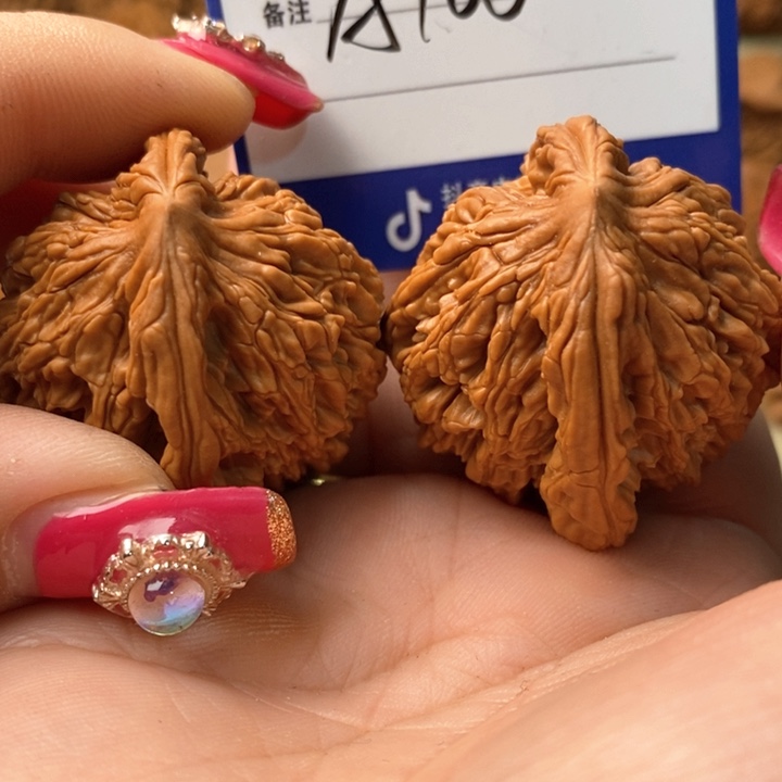 桃核吊坠彭*粗筋虎粗筋虎