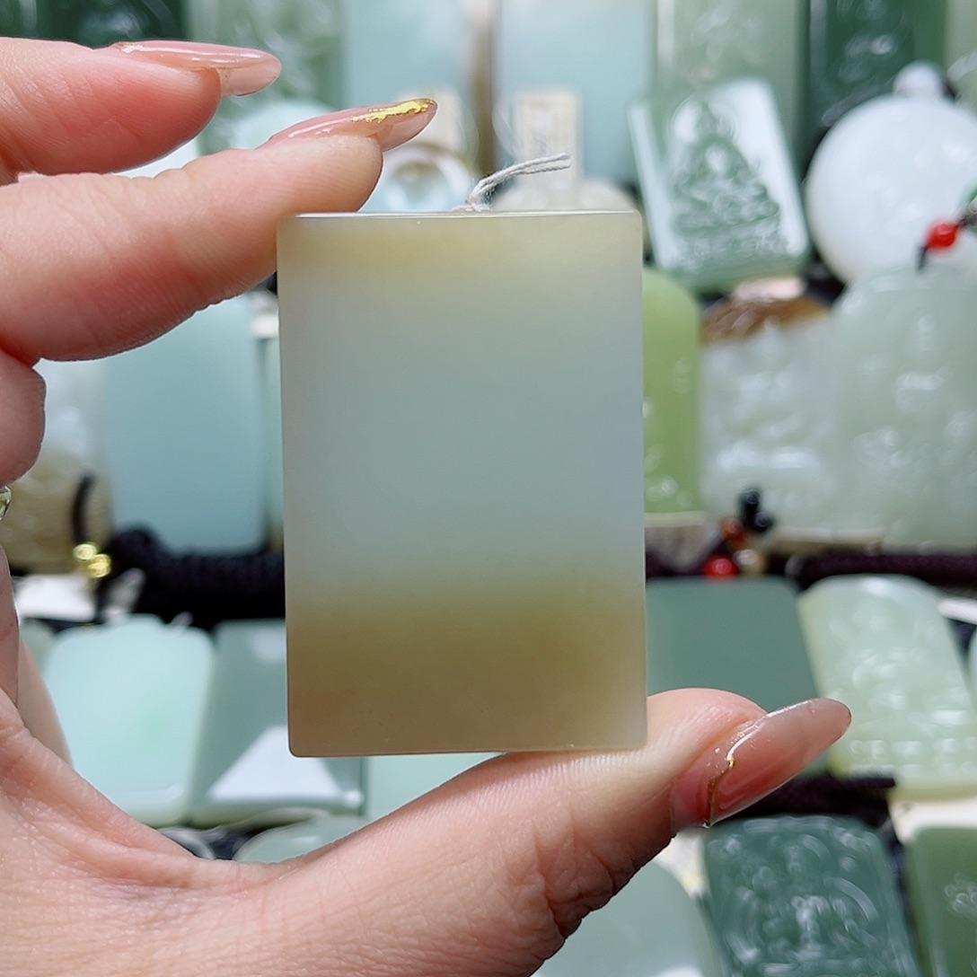 燎***岳和田玉未镶嵌颈饰