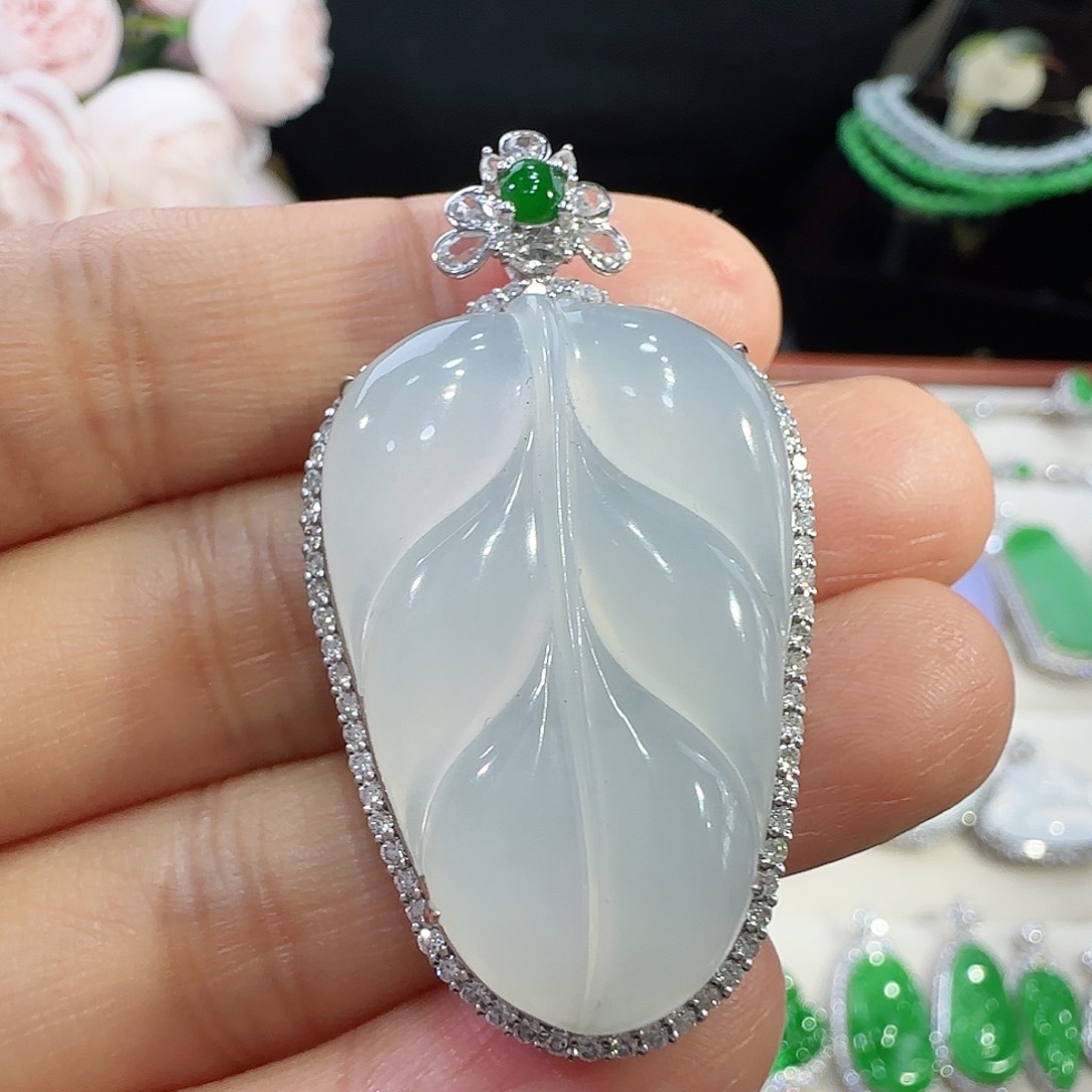 翡翠吊坠(不含链)18K金镶嵌