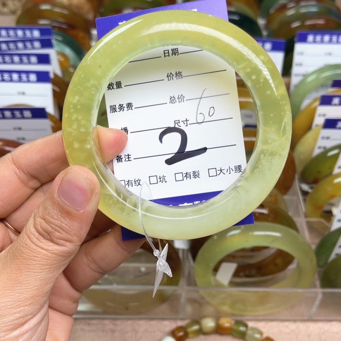 蛇纹石玉手镯未镶嵌