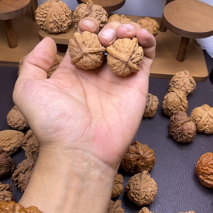 治***馆桃核吊坠雨花石三棱丁