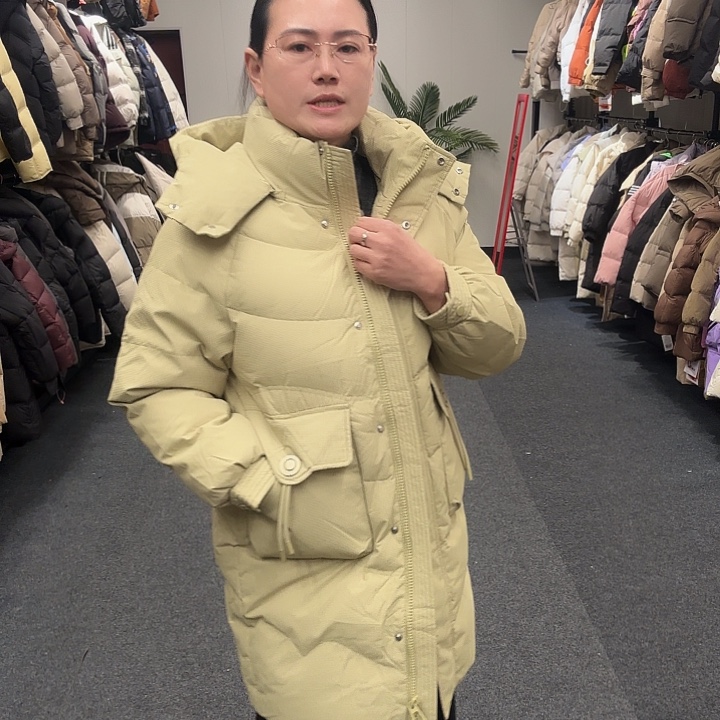 艾雨衣尚羽绒外套