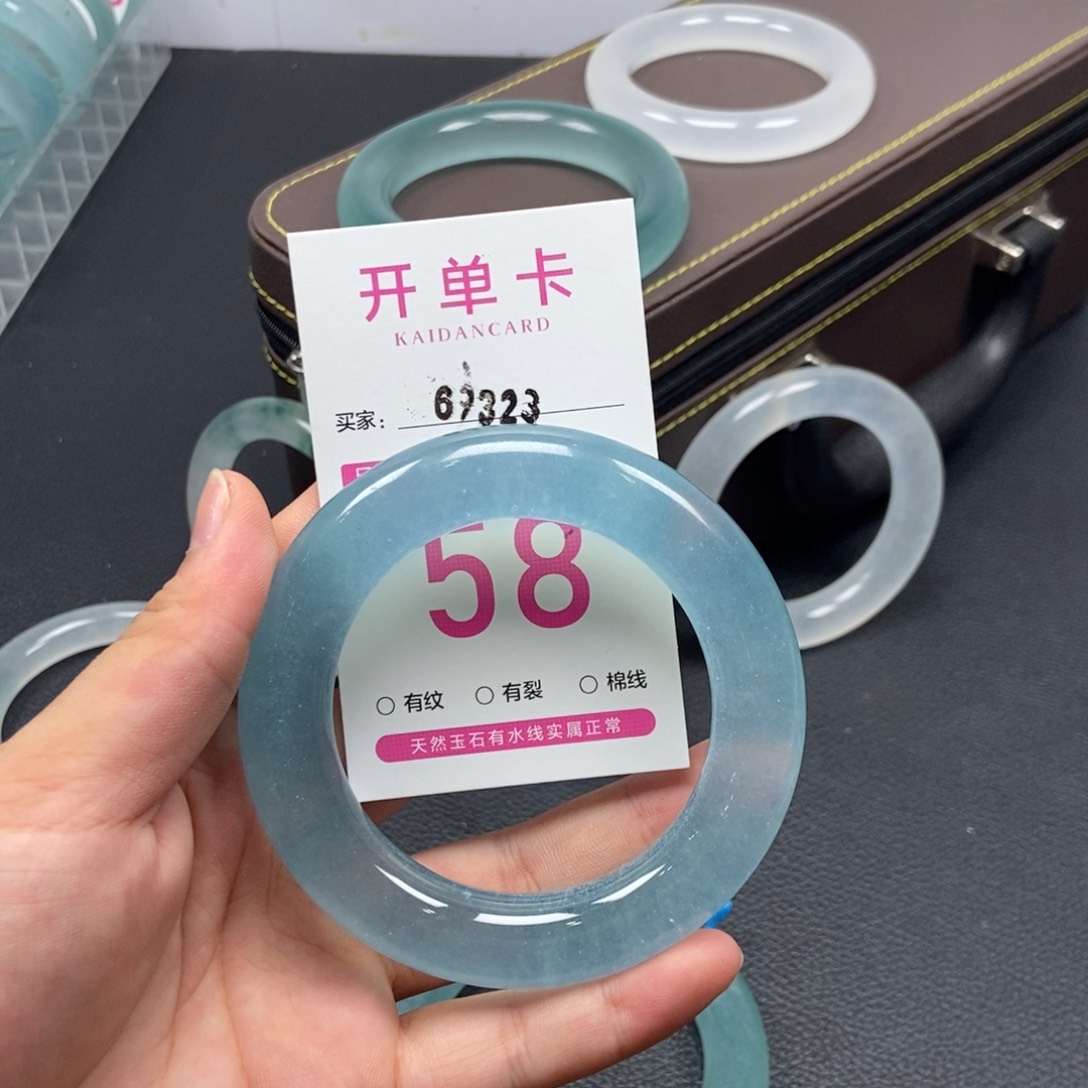 未镶嵌手镯石英质玉海****羊