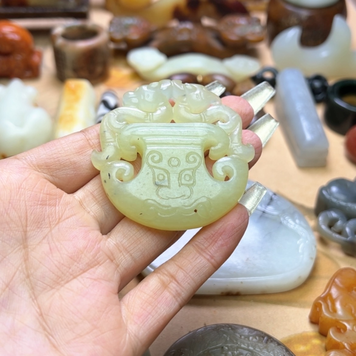 【闪购商品】蛇纹石玉颈饰未镶嵌