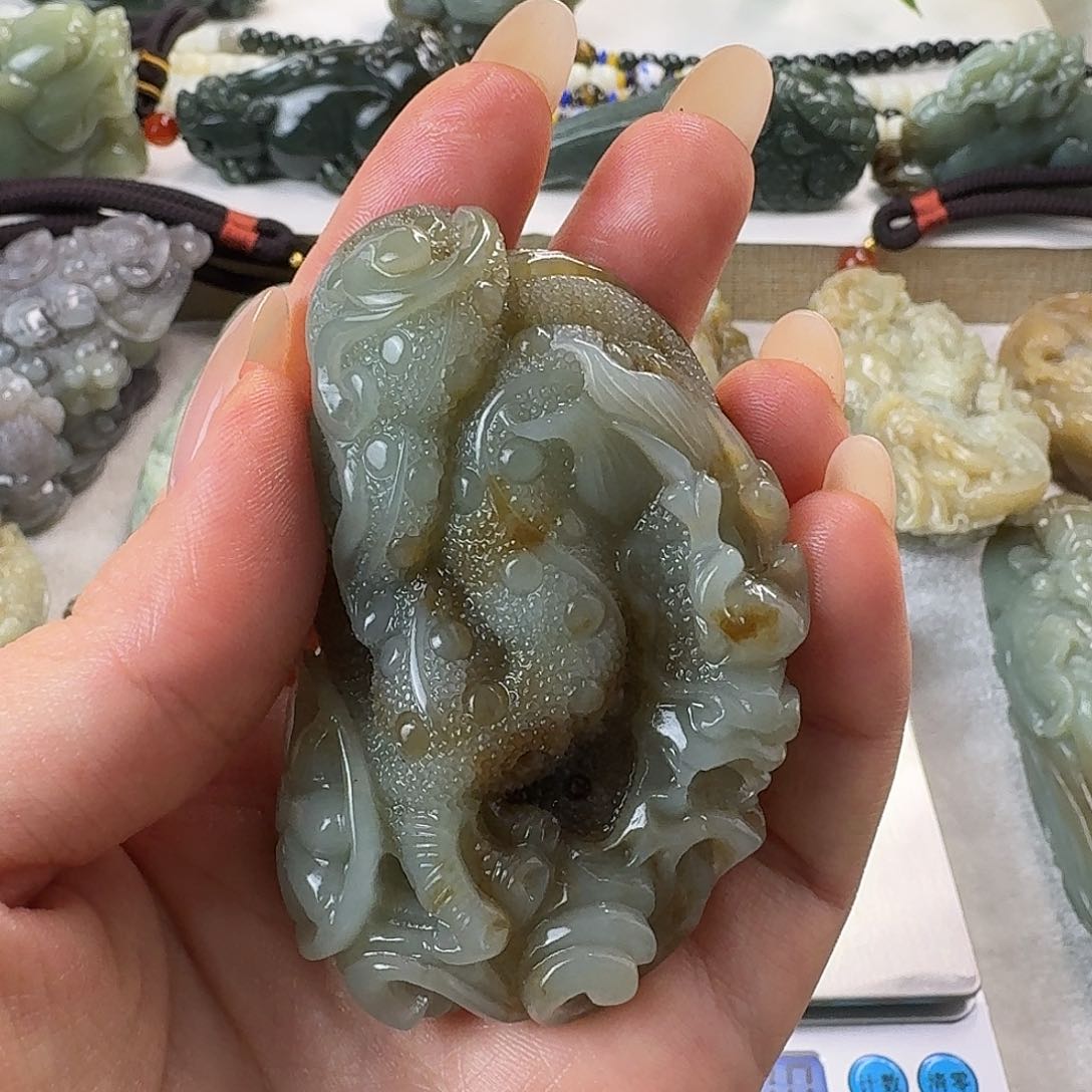 颈饰未镶嵌和田玉